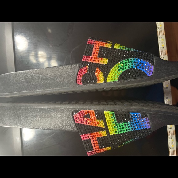 Michael kors slides… size 6 - Picture 2 of 4